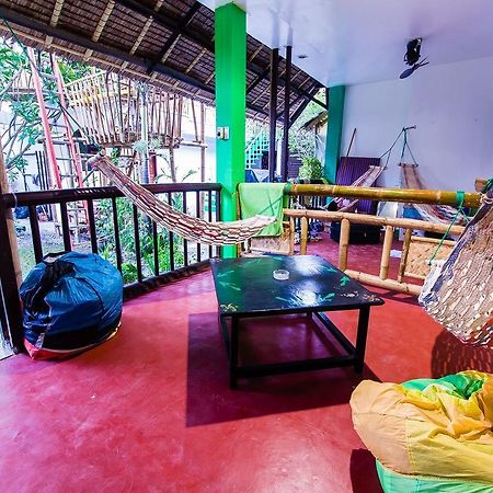 Jeepney Hostel And Kite Resort Balabag  Экстерьер фото