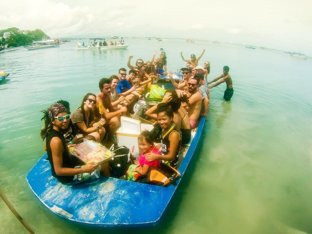 Jeepney Hostel And Kite Resort Balabag  Экстерьер фото