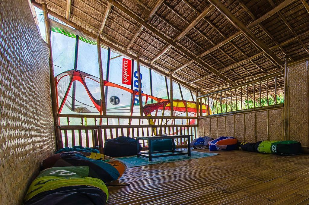 Jeepney Hostel And Kite Resort Balabag  Экстерьер фото