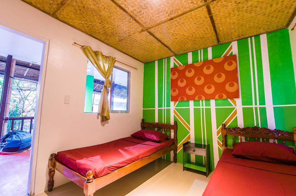 Jeepney Hostel And Kite Resort Balabag  Экстерьер фото