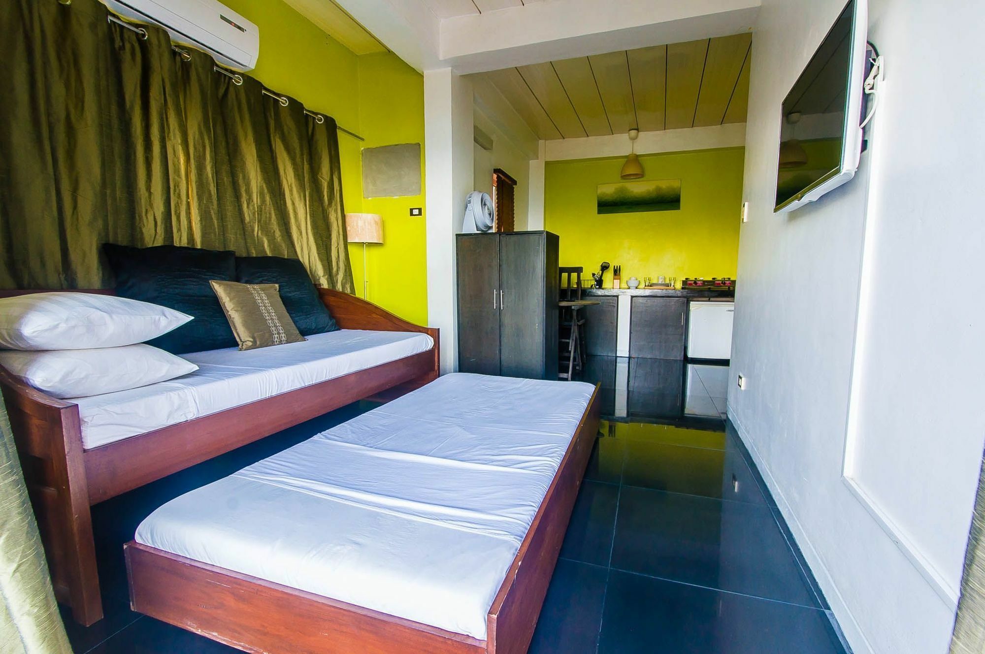 Jeepney Hostel And Kite Resort Balabag  Экстерьер фото