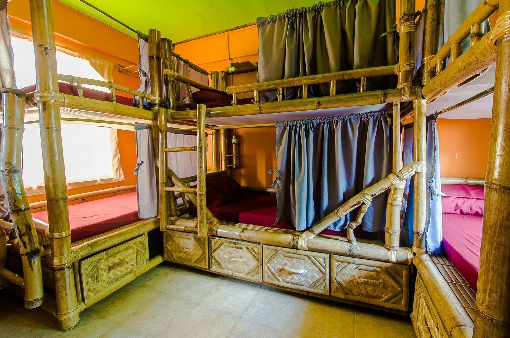 Jeepney Hostel And Kite Resort Balabag  Экстерьер фото