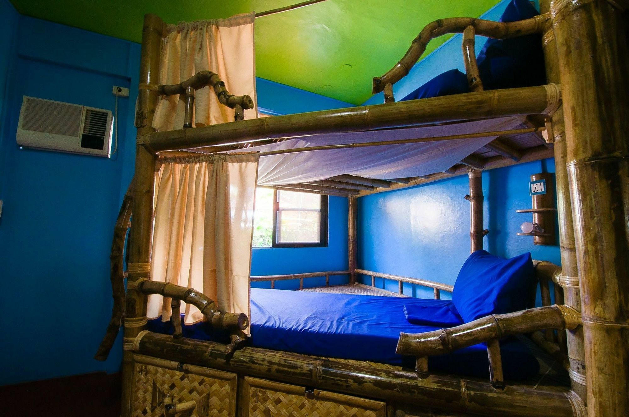 Jeepney Hostel And Kite Resort Balabag  Экстерьер фото